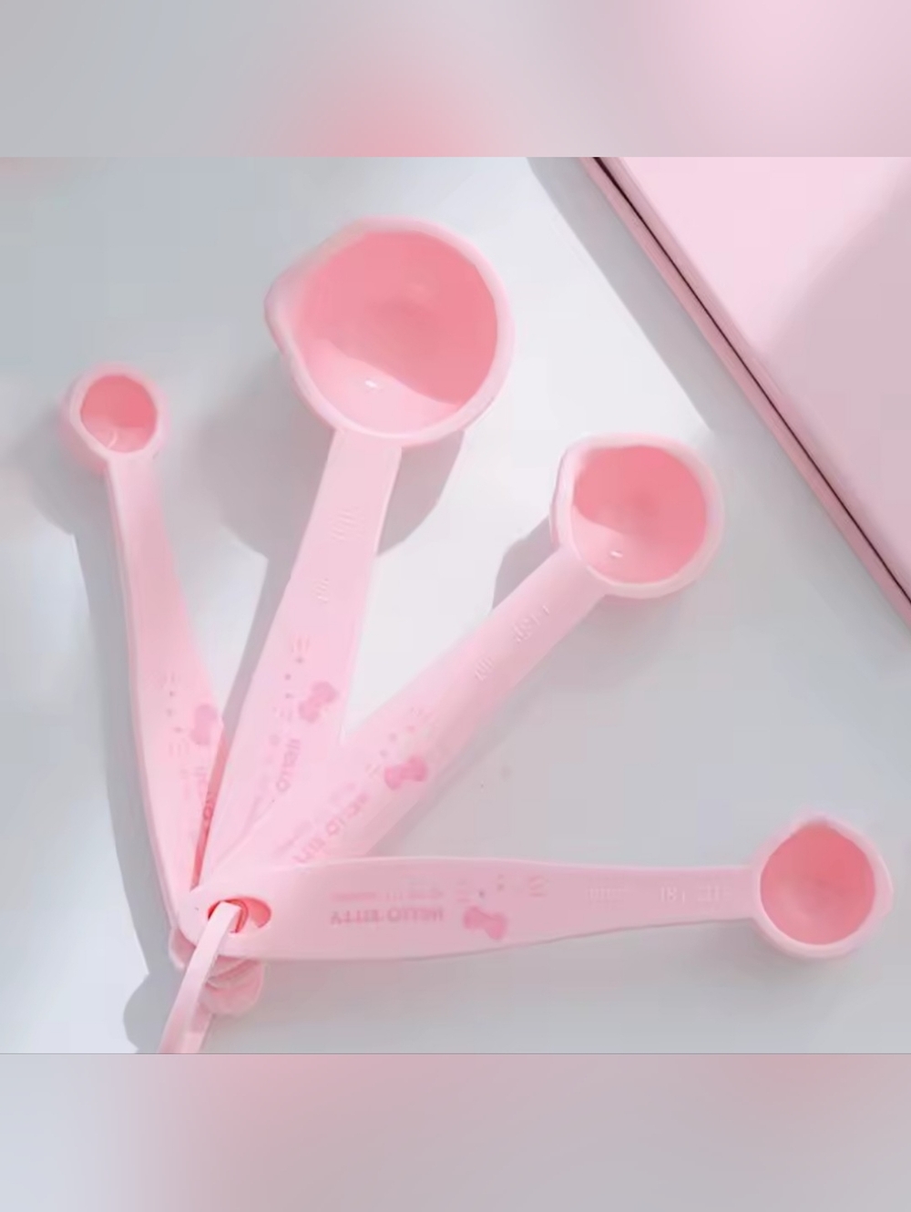 EXCLUSIVE - Hello Kitty Officially Licensed Measuring Spoons Set - Picture 2 of 7